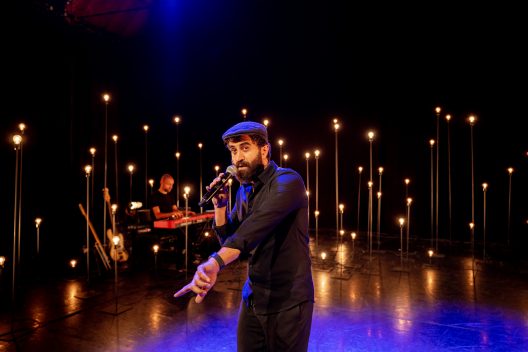 Succes tournee Saman Amini’s Integratieplan 2023